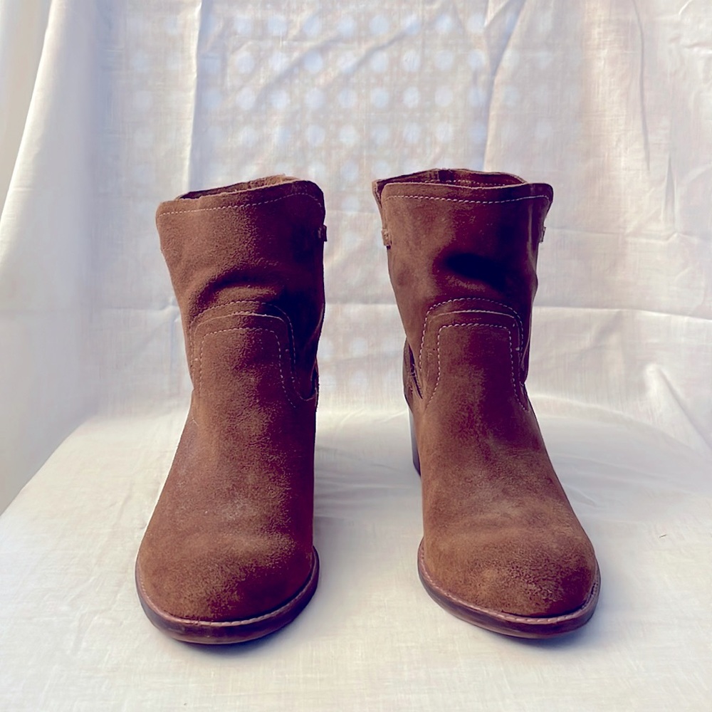 Dolce Vita suede low boots